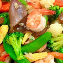 ผัดผักรวมมิตร  (เป็นกับข้าว)