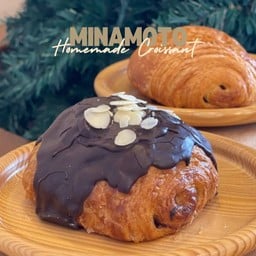 Pain Au Chocolate Almond เพนอู ช็อกโกแลตอัลมอนด์