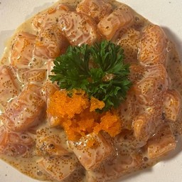 แซลมอนไข่กุ้งคลุกซอสสลัดงา