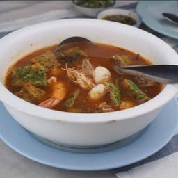 แกงส้มชะอมไข่ใส่กุ้ง