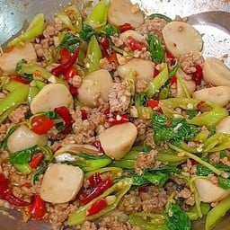 ข้าวกระเพราใส่พริกหยวก