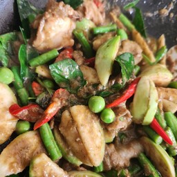 เขียวหวานผัดแห้งหมู(กับข้าว)