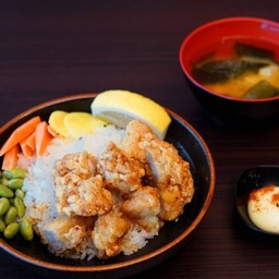ข้าวหน้าไก่คาราเกะ + มิโสะ