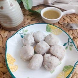 ลูกชิ้นอกไก่ไร้แป้งโฮมเมด Homemade Flourless Chicken Balls