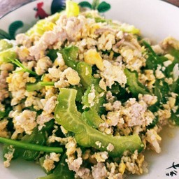 ผัดมะระใส่ไข่+หมูสับ(กับข้าว)