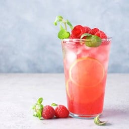 Iced Berry Basket Sparkling