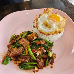 กะเพราเนื้อเปื่อยราดข้าว