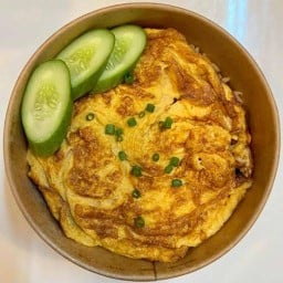 โชคดีโตมากับไข่