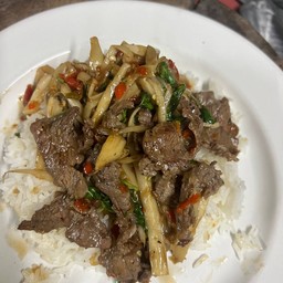 กะเพราเนื้อหน่อไม้