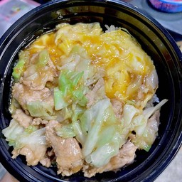 ข้าวผัดกะหล่ำหมูชิ้น