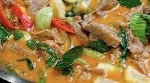 ข้าวราดแกงเผ็ดเนื้อใส่มะเขือ