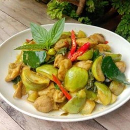 แกงเขียวหวานไก่ผัดแห้งราดข้าว