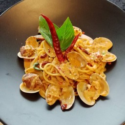 สปาเก็ตตี้หอยลายน้ำพริกเผา