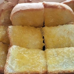 ขนมปังปิ้งหน้าแยมสับปะรด