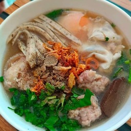 ก๋วยจั๊บอุบลใส่ไข่