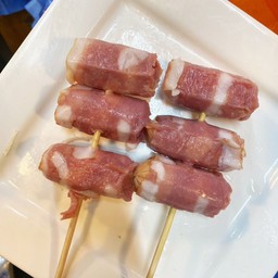 เบคอนพันไส้กรอก