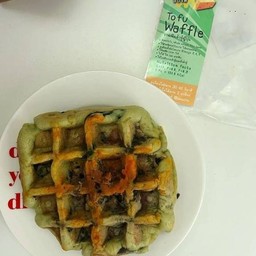 Leanlife วาฟเฟิลไส้แป้งใบเตย ไก่หยองผักโขมอบชีส