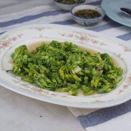 ดอกขจรผัดน้ำมันหอย