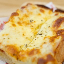 ปังเนยกระเทียมแฮมชีส