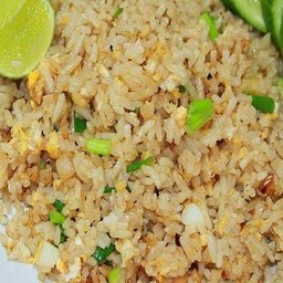 ข้าวผัดผงกะหรี่ เนื้อไก่