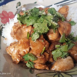 ข้าวไก่กระเทียมพริกไทย
