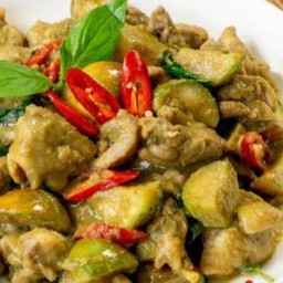 แกงเขียวหวานหมูผัดแห้งราดข้าว