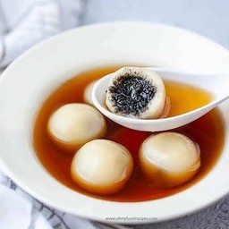 บัวลอยงาดำน้ำขิง