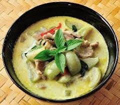 ข้าวราดแกงเขียวหวานหมู