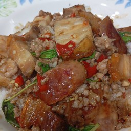 กะเพราจักรพรรดิ (สามหมู)