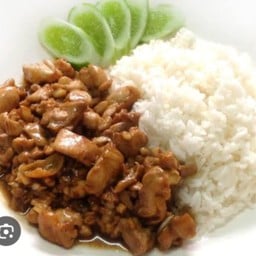 ไก่กระเทียมราดข้าว
