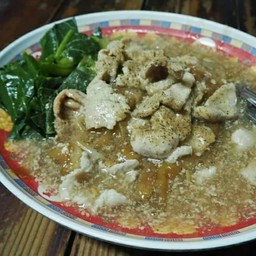 ราดหน้าเส้นใหญ่หมู