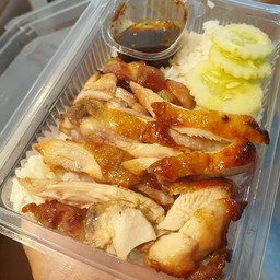 ข้าวไก่ย่างน้ำจิ้มแจ่ว