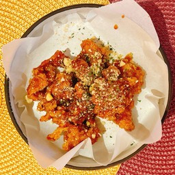 ไก่เปรี้ยวหวาน 닭강정 Sweet and Sour Korean Fried Chicken