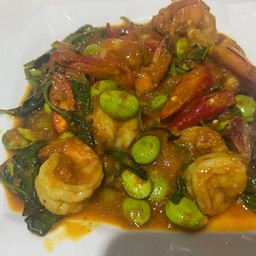 กุ้งผัดสะตอกับพริกแกงใต้ stir-fried shrimp w/ stink bean and curry