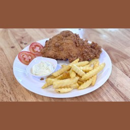 Fried Chicken with French Fries ไก่ทอดกับเฟรนช์ฟรายส์