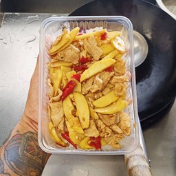 ผัดหน่อไม้(ราดข้าว)