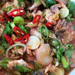 ยำปลากระป๋อง รสแซ่บ