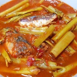 แกงส้มปลากระป๋อง ผักบุ้งหรือผักรวม