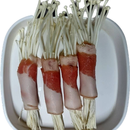 หมูสามชั้นพันเห็ดเข็มทอง