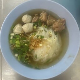 เส้นเล็กลูกชิ้นหมูตุ๋น(ธรรมดา)