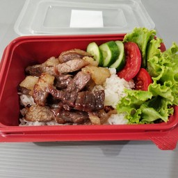 ข้าวเนื้อแดดเดียวพร้อมน้ำจิ้มแจ่ว