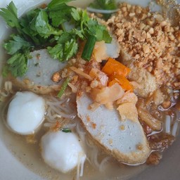 ก๋วยเตี๋ยวต้มยำถั่ว