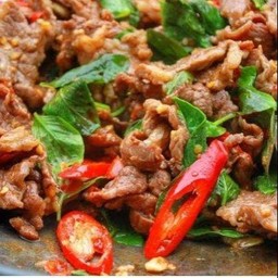 ข้าวหมูผัดโหระพา