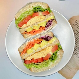 แซนวิชไข่+อะโวคาโด