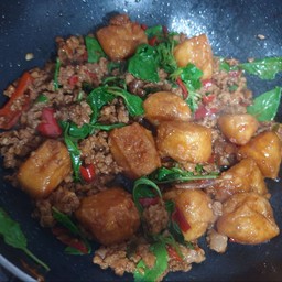 กระเพราหมูสับเต้าหู้อ่อน