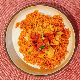 รามยอนไก่เผ็ด 매운치킨 라면 Spicy Korean Noodles with Fried Chicken