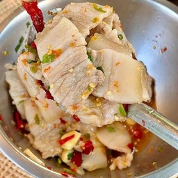 ยำหมูสามชั้น