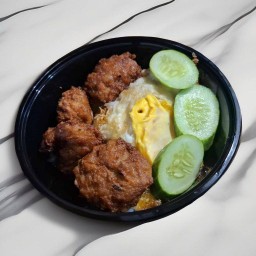 ข้าวหมูสับหมักทอด+ไข่ดาว