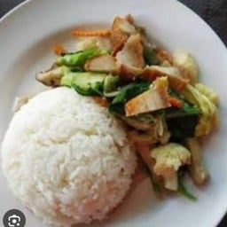 ผัดผักรวมหมูกรอบ
