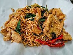 Stir-Fried Instant Noodles With Chicken And Basil